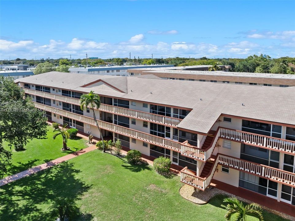 For Sale: $129,000 (2 beds, 1 baths, 880 Square Feet)