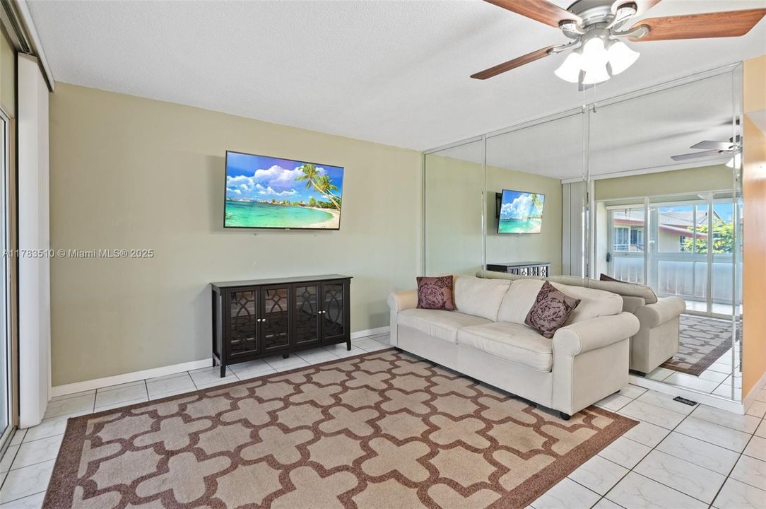 For Sale: $129,000 (2 beds, 1 baths, 880 Square Feet)