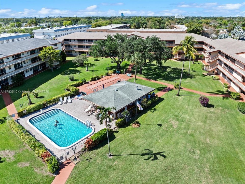 For Sale: $129,000 (2 beds, 1 baths, 880 Square Feet)