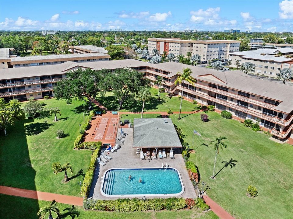 For Sale: $129,000 (2 beds, 1 baths, 880 Square Feet)