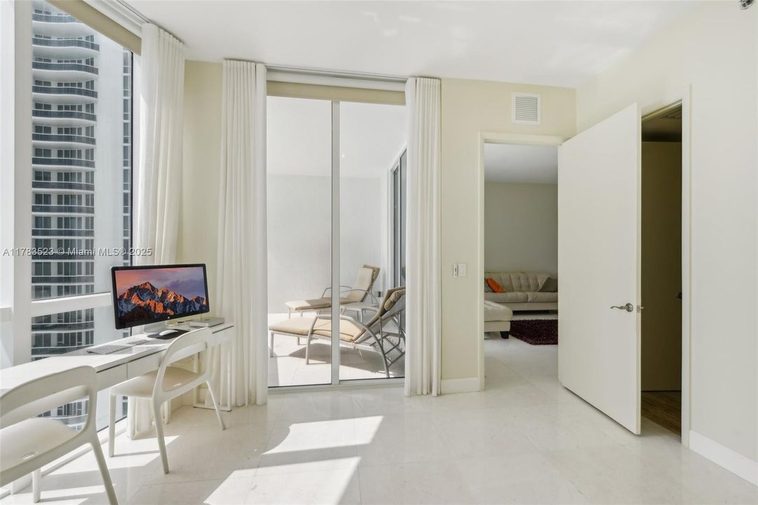 Recently Sold: $2,250,000 (3 beds, 3 baths, 2327 Square Feet)