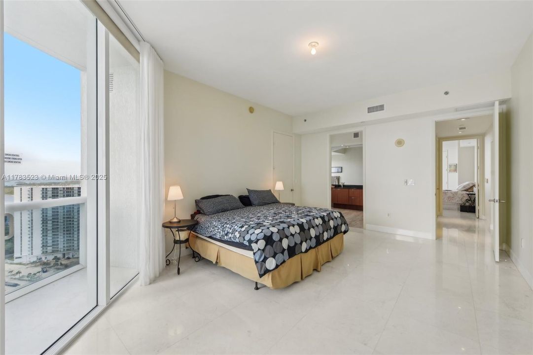 Recently Sold: $2,250,000 (3 beds, 3 baths, 2327 Square Feet)