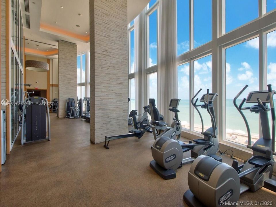 Recently Sold: $2,250,000 (3 beds, 3 baths, 2327 Square Feet)