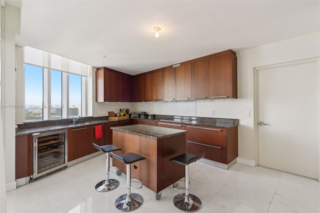 Recently Sold: $2,250,000 (3 beds, 3 baths, 2327 Square Feet)