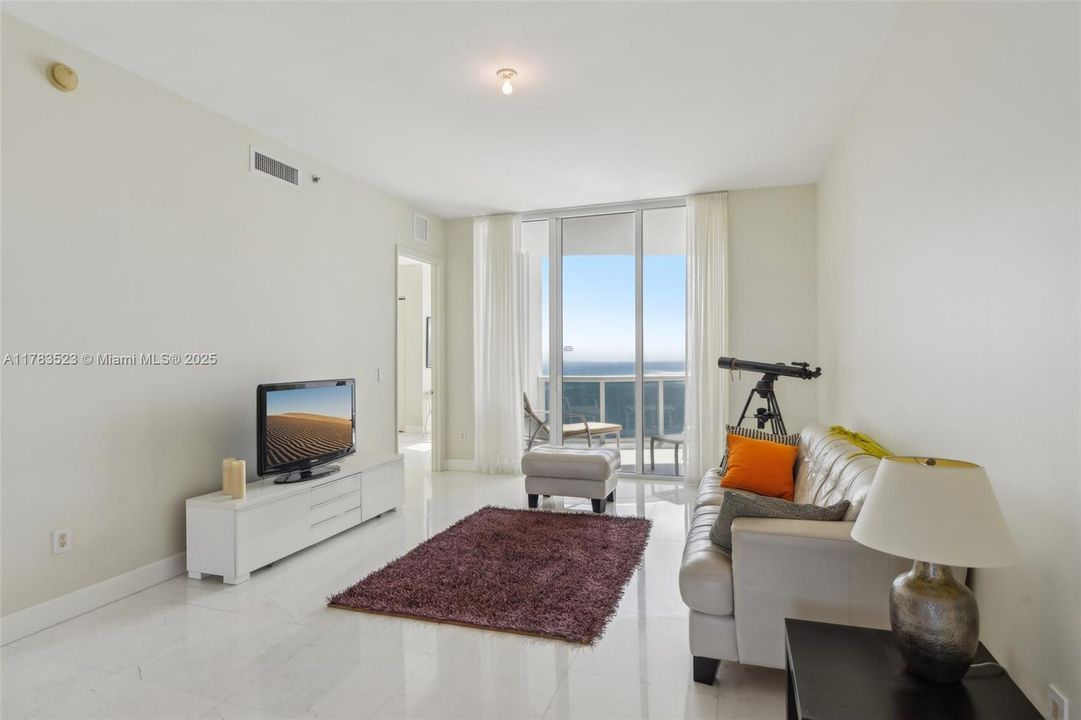 Recently Sold: $2,250,000 (3 beds, 3 baths, 2327 Square Feet)