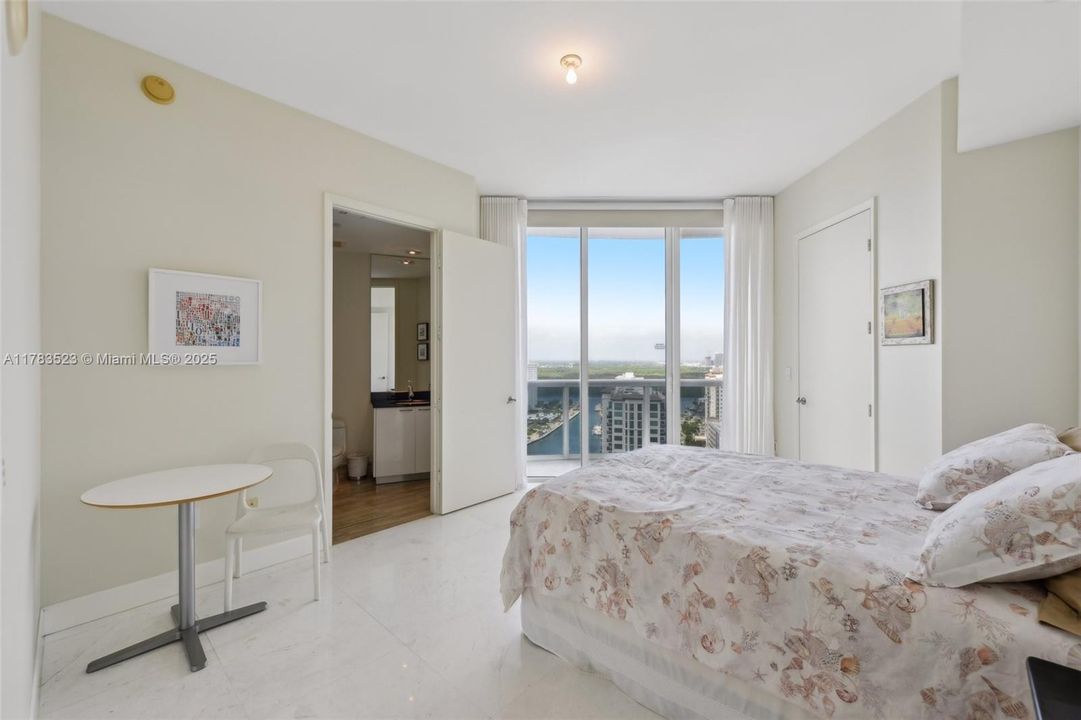 Recently Sold: $2,250,000 (3 beds, 3 baths, 2327 Square Feet)