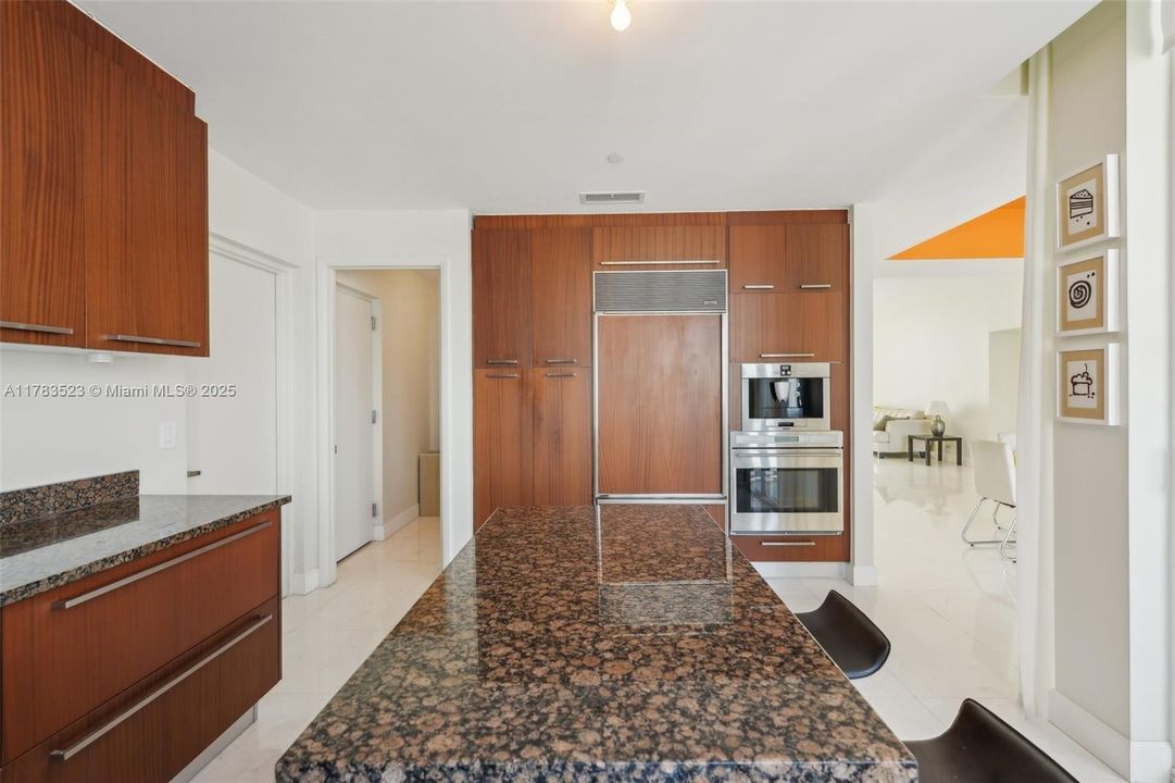 Recently Sold: $2,250,000 (3 beds, 3 baths, 2327 Square Feet)