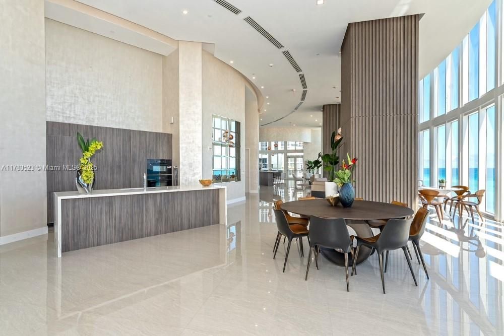 Recently Sold: $2,250,000 (3 beds, 3 baths, 2327 Square Feet)