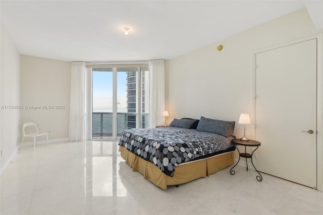 Recently Sold: $2,250,000 (3 beds, 3 baths, 2327 Square Feet)