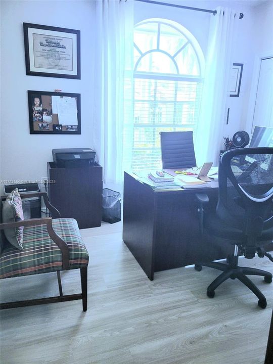 Recently Sold: $1,050,000 (5 beds, 3 baths, 2454 Square Feet)