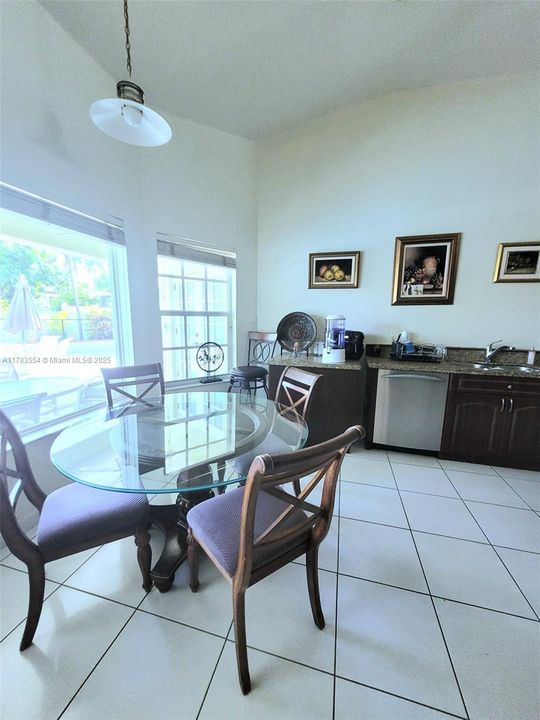 Recently Sold: $1,050,000 (5 beds, 3 baths, 2454 Square Feet)