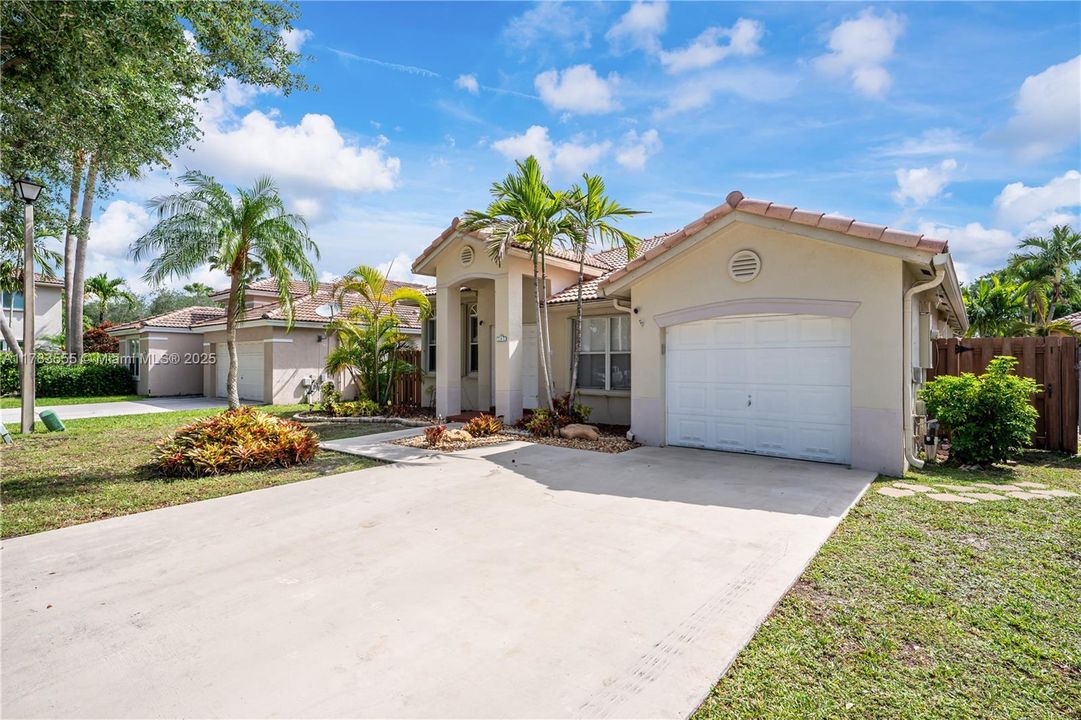 Recently Sold: $539,000 (3 beds, 2 baths, 1639 Square Feet)