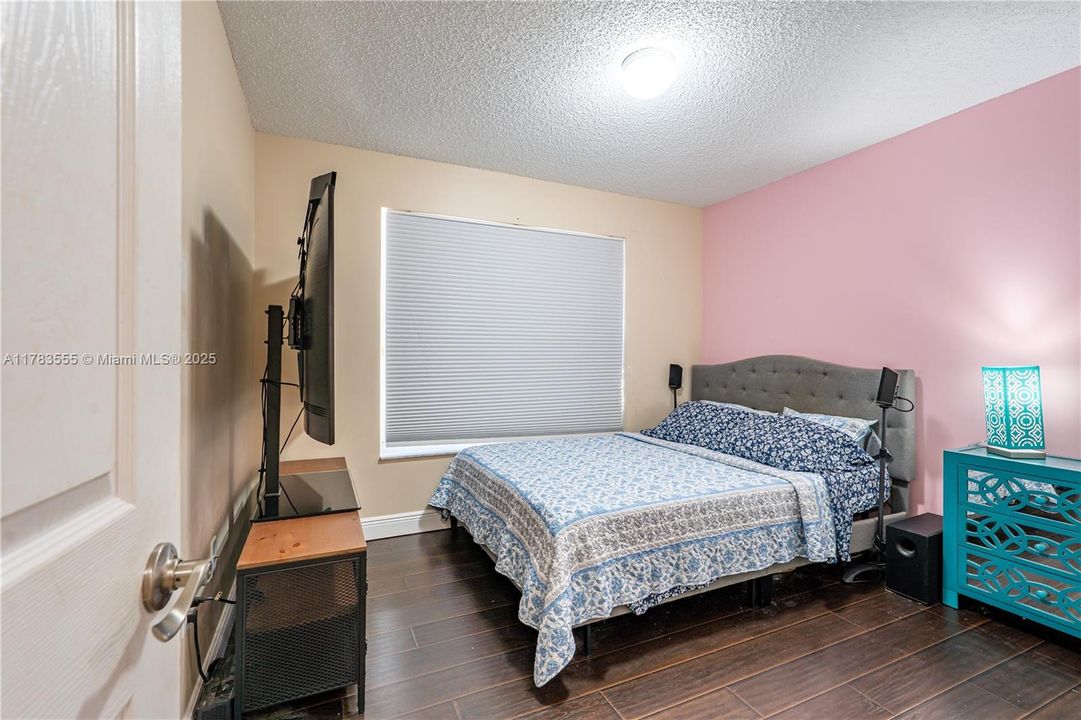 Recently Sold: $539,000 (3 beds, 2 baths, 1639 Square Feet)