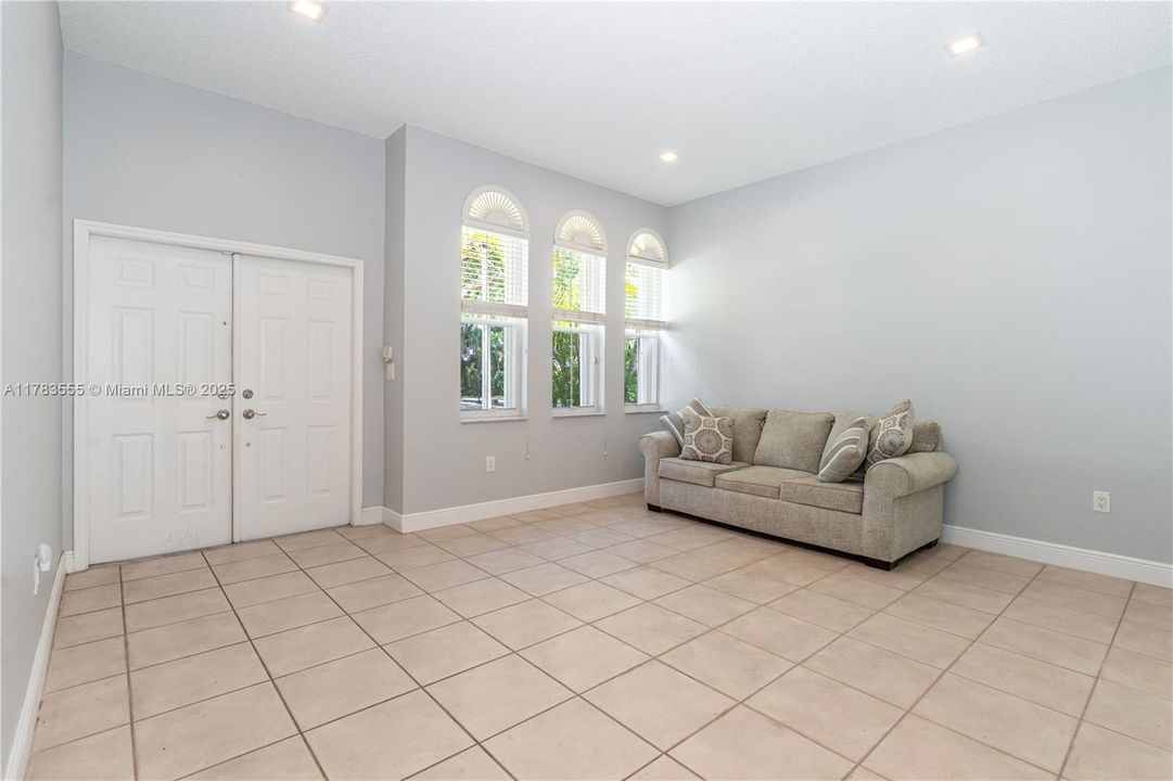 Recently Sold: $539,000 (3 beds, 2 baths, 1639 Square Feet)