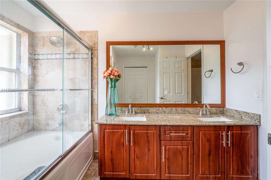 Recently Sold: $539,000 (3 beds, 2 baths, 1639 Square Feet)