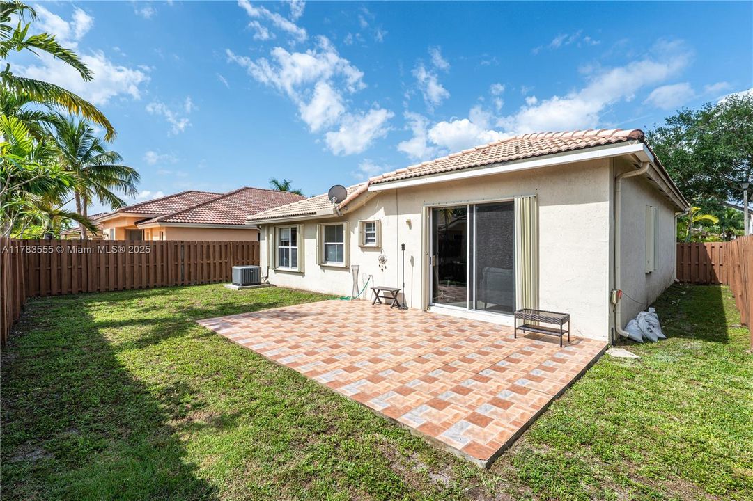 Recently Sold: $539,000 (3 beds, 2 baths, 1639 Square Feet)