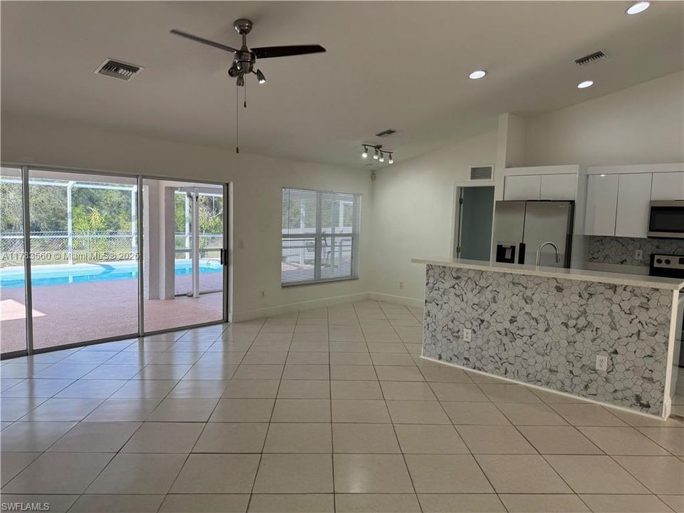 Под контрактом: $320,000 (3 спален, 2 ванн, 0 Квадратных фут)