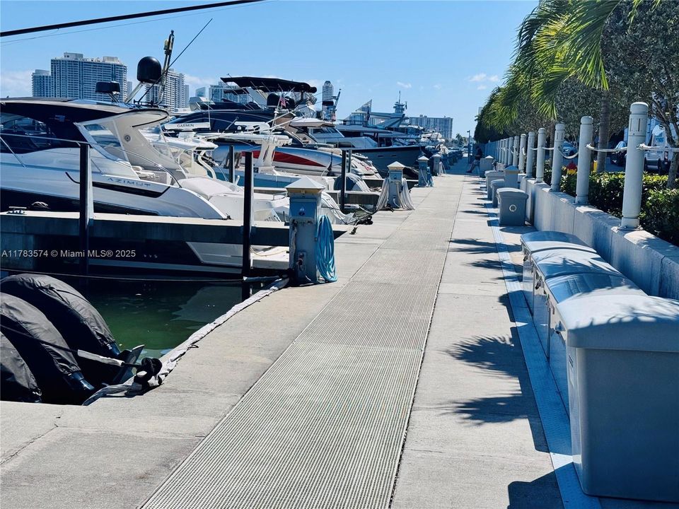 待售: $459,000 (没有数据)