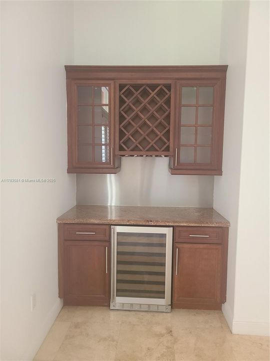 Wine cooler and bar