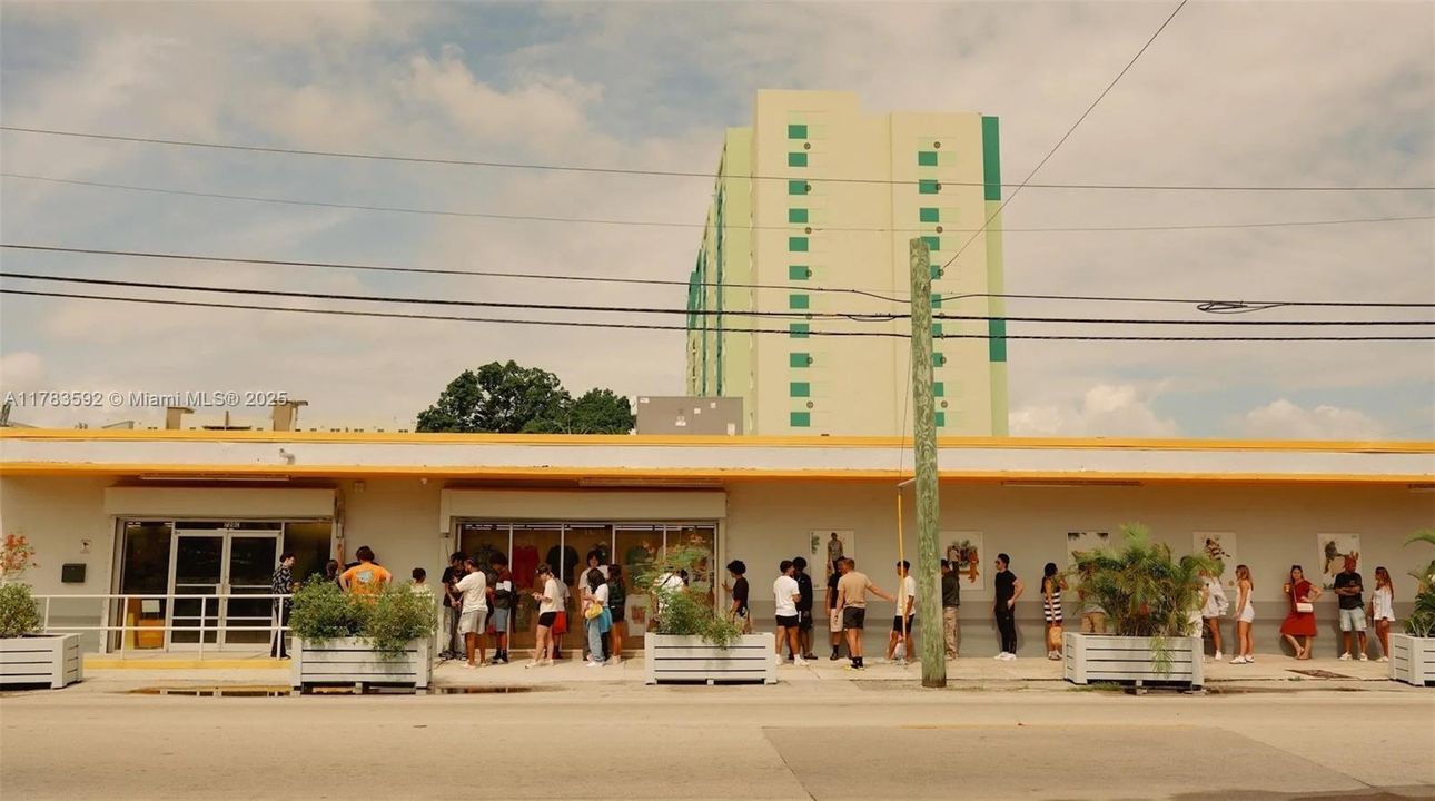 Под контрактом: $1,875,000 (0 спален, 0 ванн, 0 Квадратных фут)