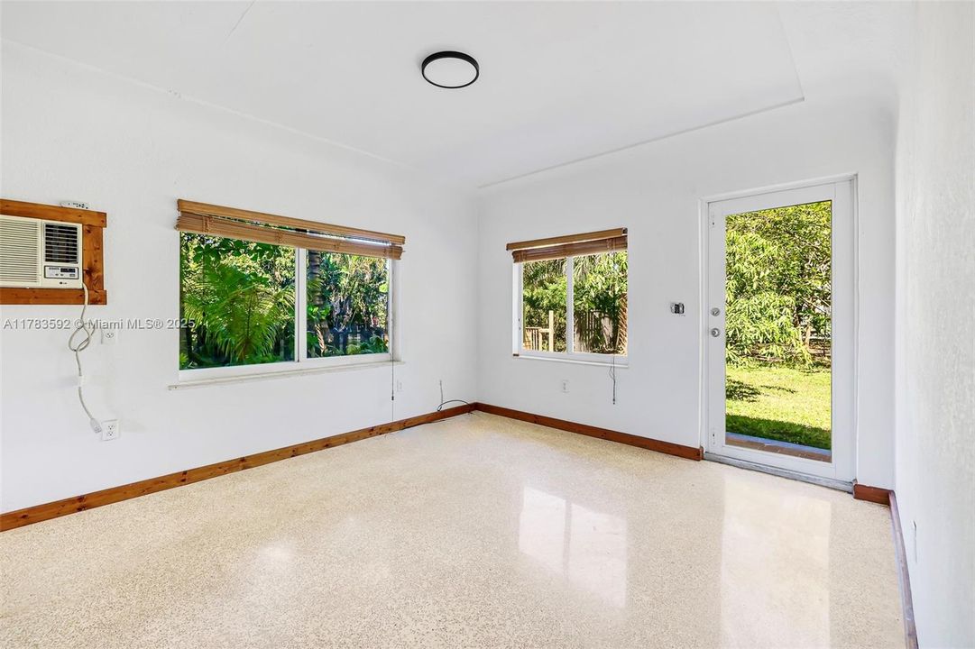 Под контрактом: $1,875,000 (0 спален, 0 ванн, 0 Квадратных фут)