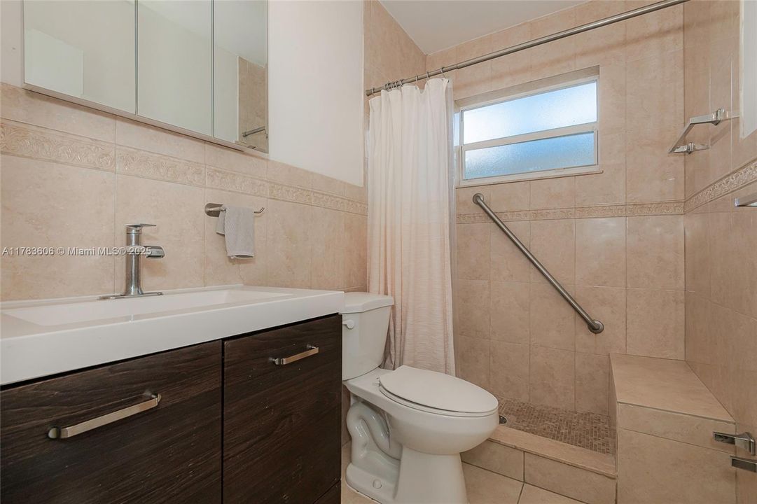 最近售出: $535,000 (3 贝兹, 2 浴室, 1310 平方英尺)