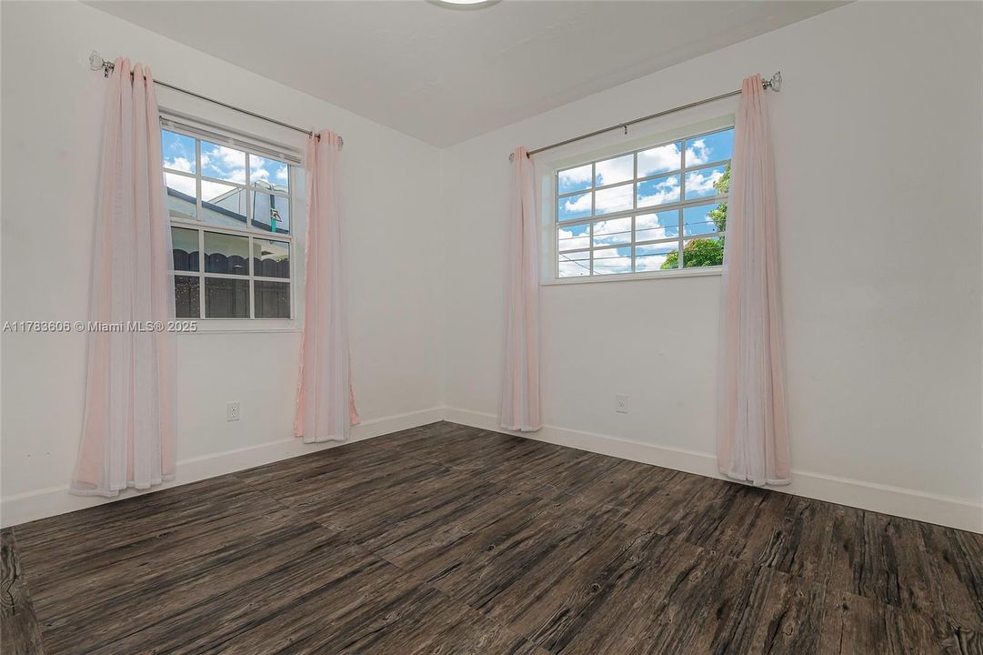 最近售出: $535,000 (3 贝兹, 2 浴室, 1310 平方英尺)