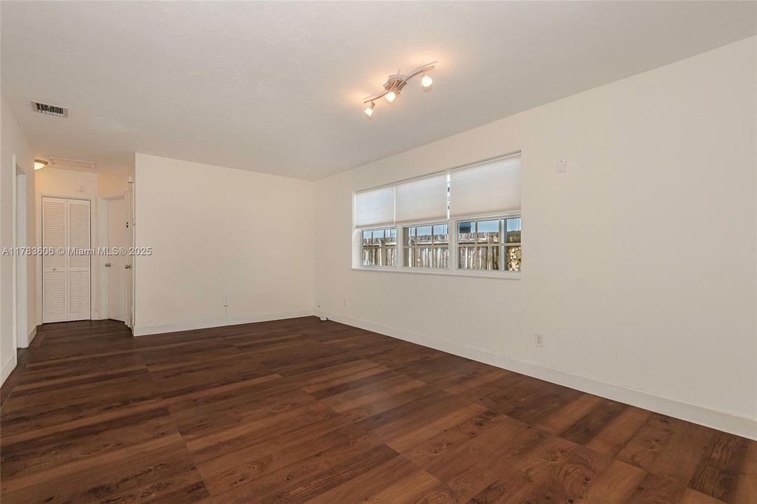 最近售出: $535,000 (3 贝兹, 2 浴室, 1310 平方英尺)