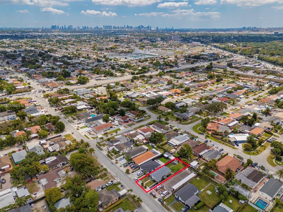 最近售出: $535,000 (3 贝兹, 2 浴室, 1310 平方英尺)