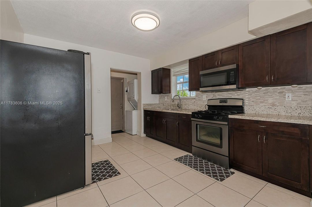 最近售出: $535,000 (3 贝兹, 2 浴室, 1310 平方英尺)