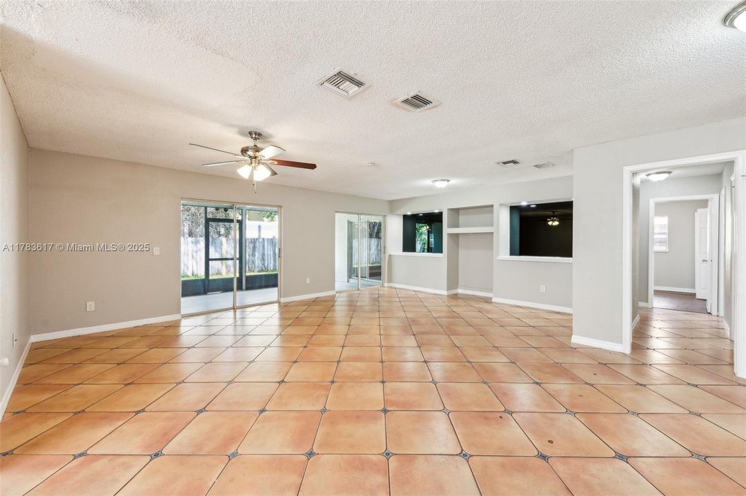 最近售出: $479,000 (3 贝兹, 2 浴室, 1751 平方英尺)