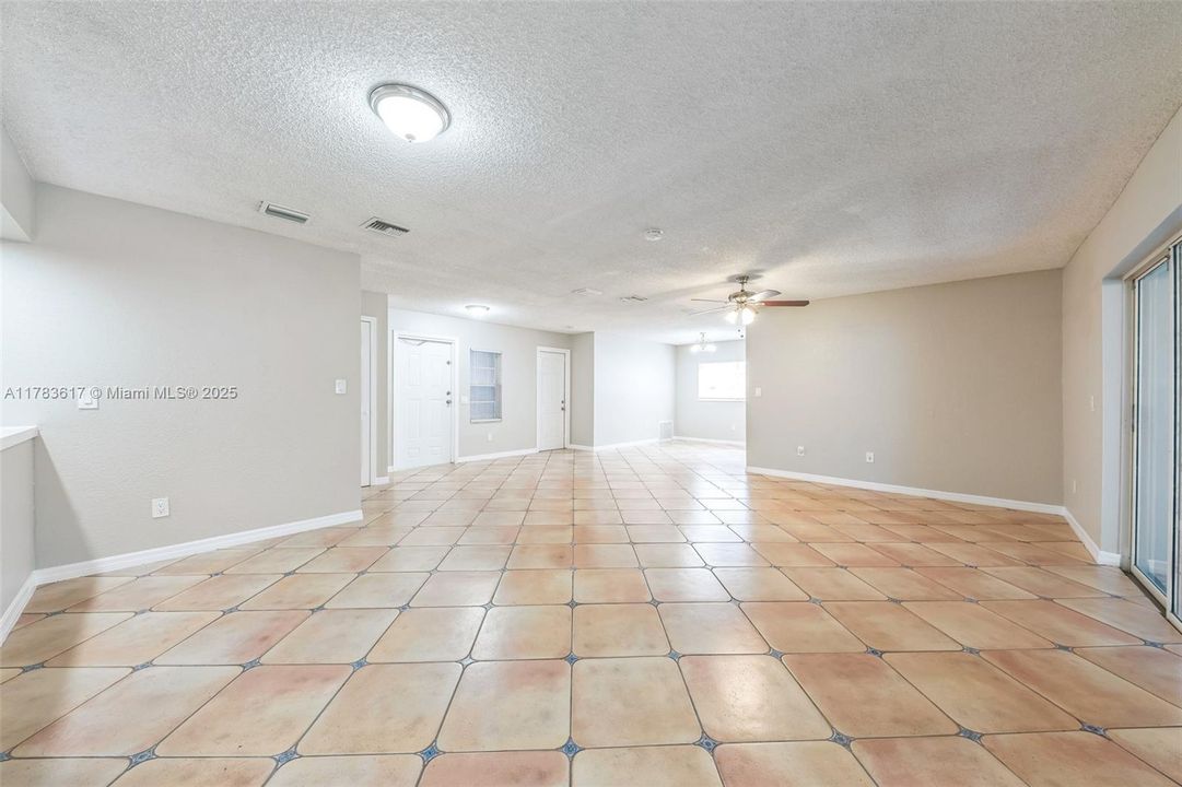 最近售出: $479,000 (3 贝兹, 2 浴室, 1751 平方英尺)