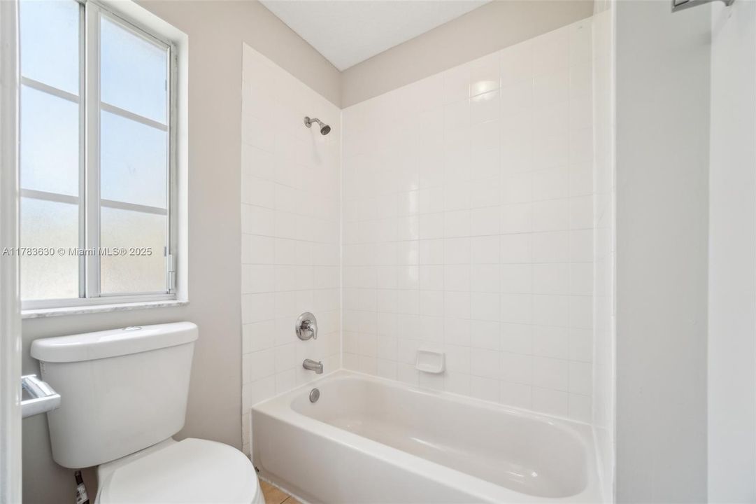 最近售出: $534,000 (5 贝兹, 4 浴室, 3120 平方英尺)