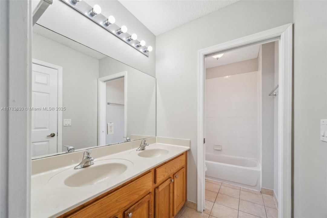 最近售出: $534,000 (5 贝兹, 4 浴室, 3120 平方英尺)