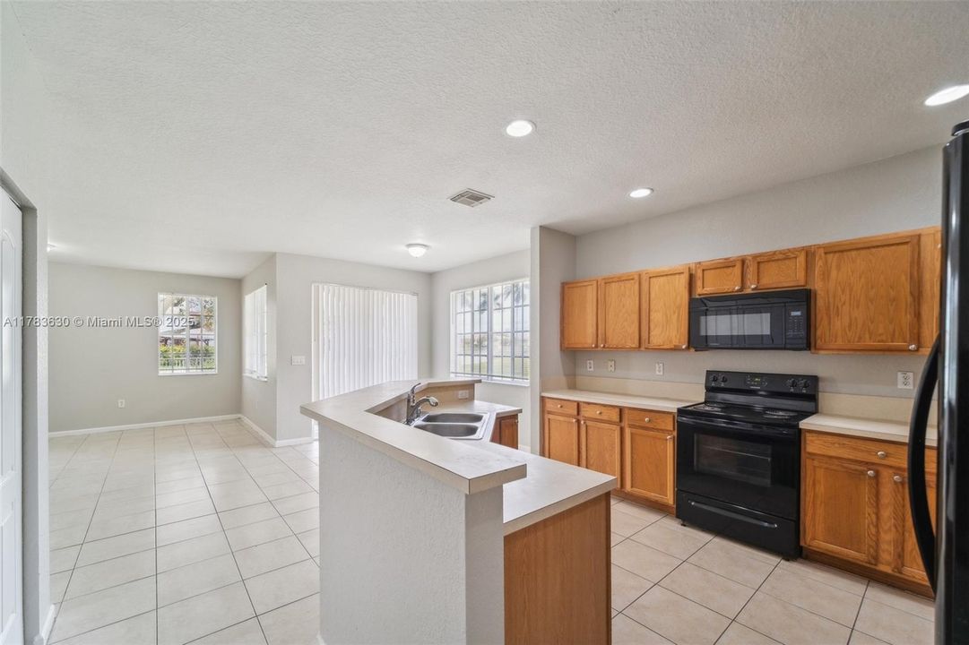 最近售出: $534,000 (5 贝兹, 4 浴室, 3120 平方英尺)