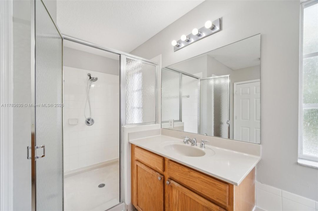 最近售出: $534,000 (5 贝兹, 4 浴室, 3120 平方英尺)