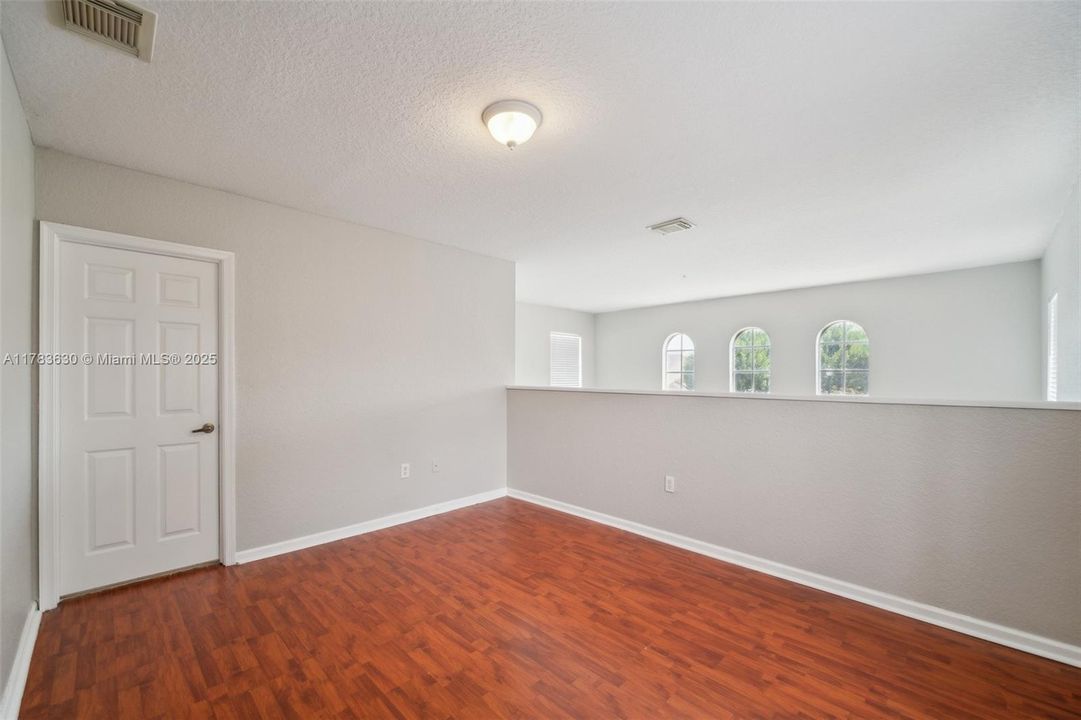 最近售出: $534,000 (5 贝兹, 4 浴室, 3120 平方英尺)