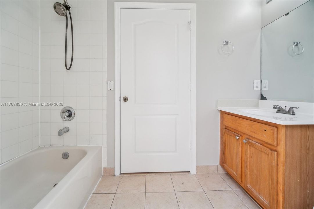 最近售出: $534,000 (5 贝兹, 4 浴室, 3120 平方英尺)