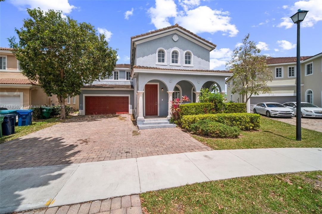 最近售出: $534,000 (5 贝兹, 4 浴室, 3120 平方英尺)