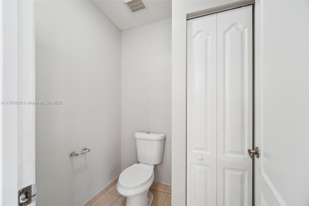 最近售出: $534,000 (5 贝兹, 4 浴室, 3120 平方英尺)