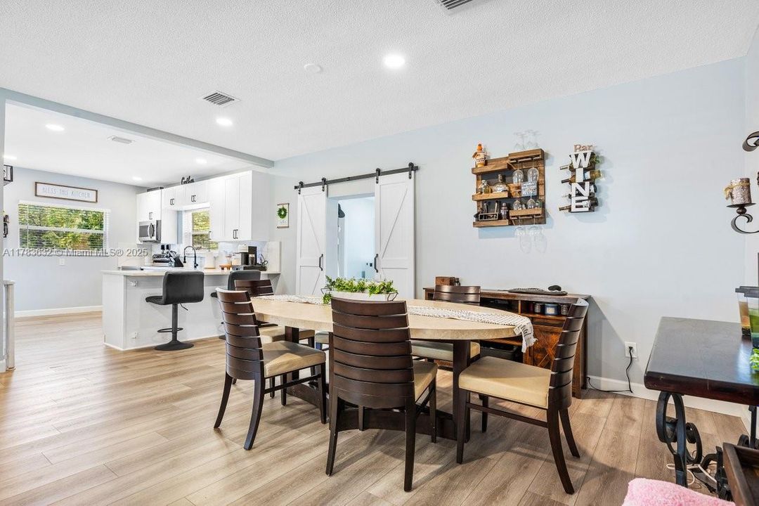 Vendido Recientemente: $565,000 (3 camas, 1 baños, 1446 Pies cuadrados)