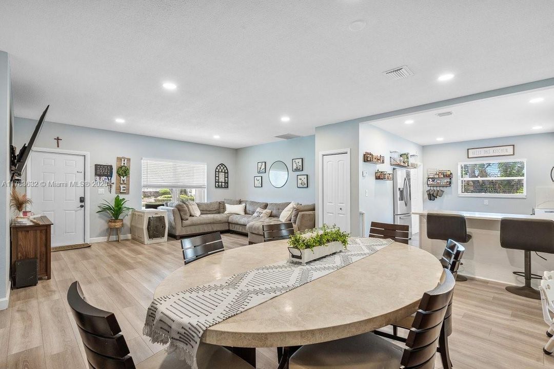 Vendido Recientemente: $565,000 (3 camas, 1 baños, 1446 Pies cuadrados)