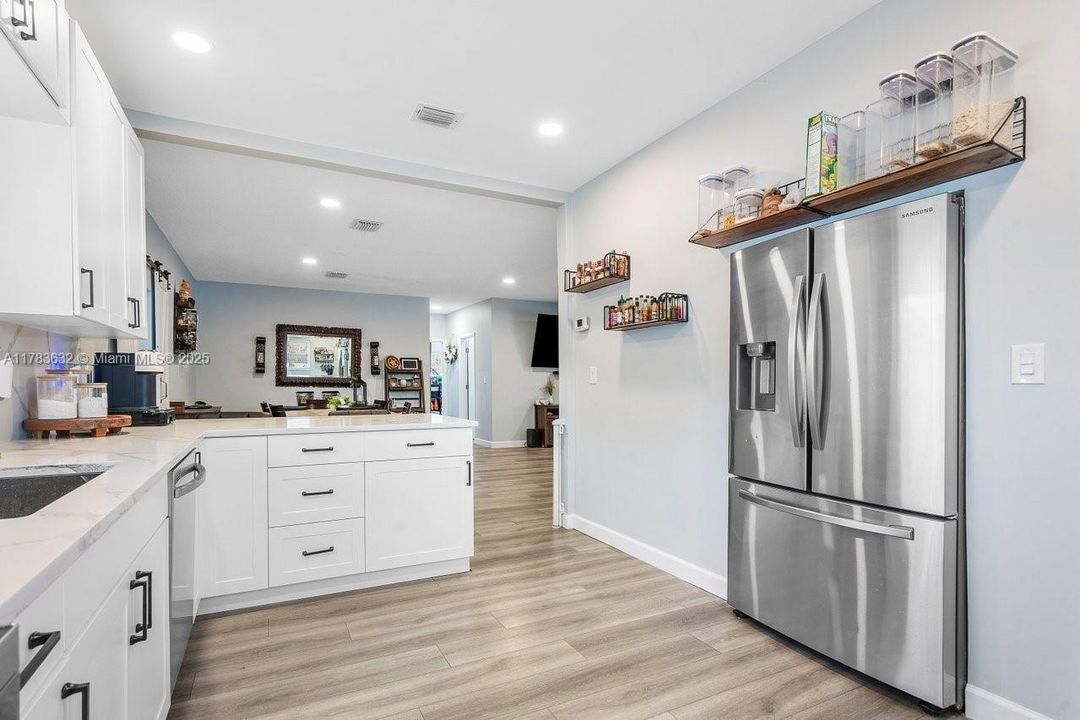 Vendido Recientemente: $565,000 (3 camas, 1 baños, 1446 Pies cuadrados)