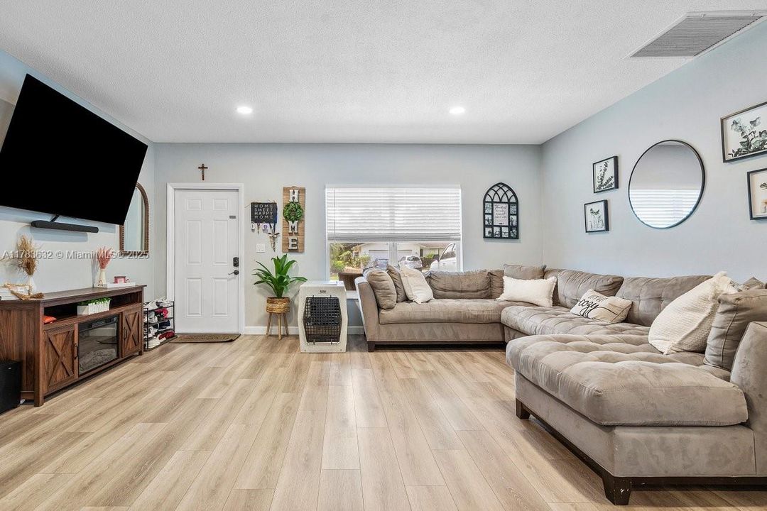 Vendido Recientemente: $565,000 (3 camas, 1 baños, 1446 Pies cuadrados)