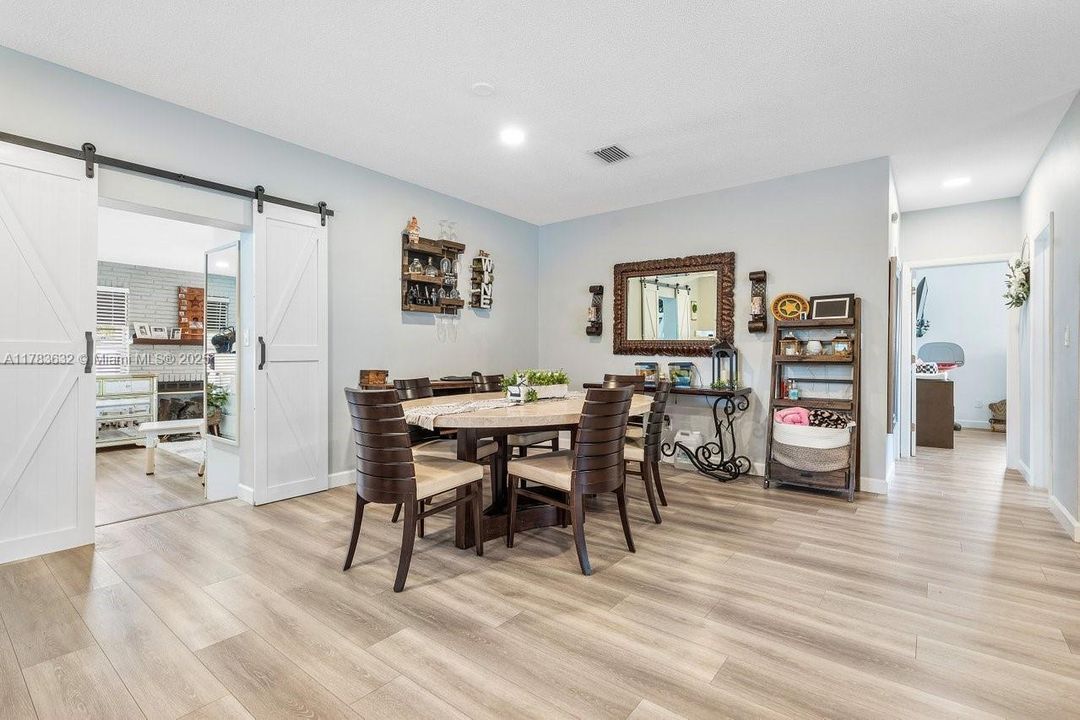 Vendido Recientemente: $565,000 (3 camas, 1 baños, 1446 Pies cuadrados)