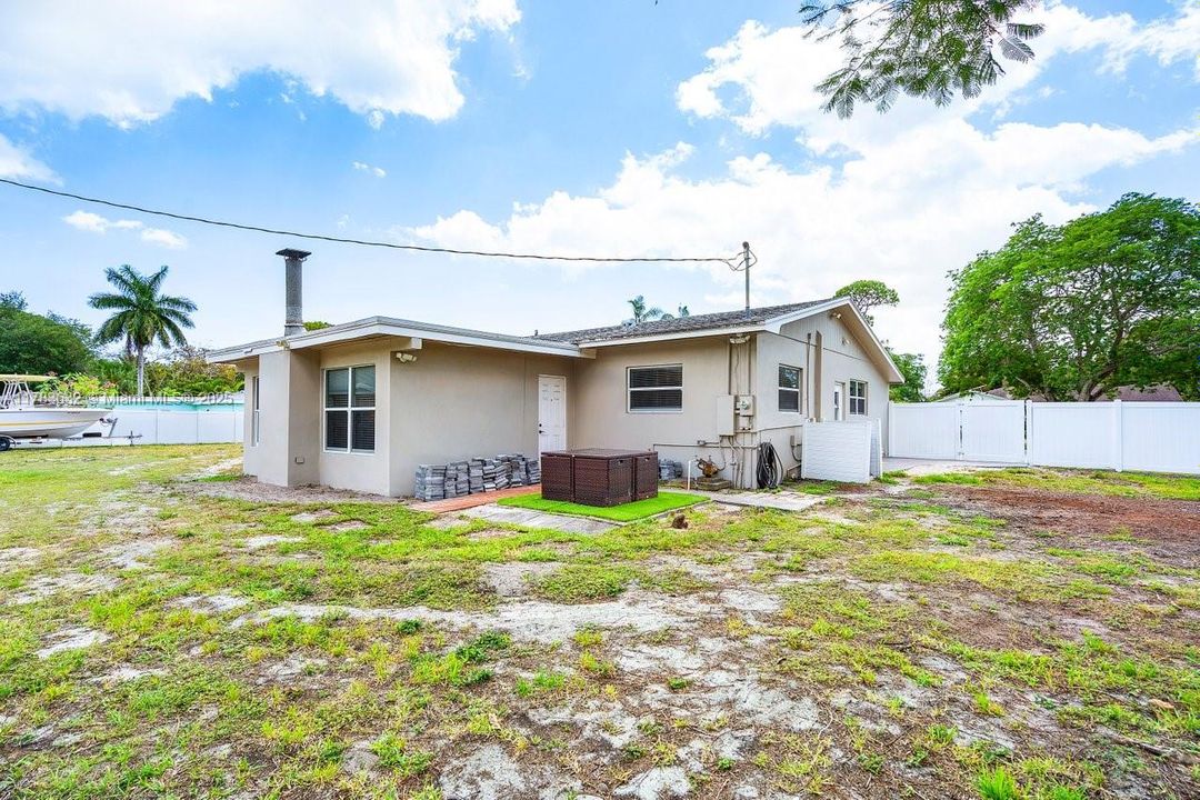 Vendido Recientemente: $565,000 (3 camas, 1 baños, 1446 Pies cuadrados)