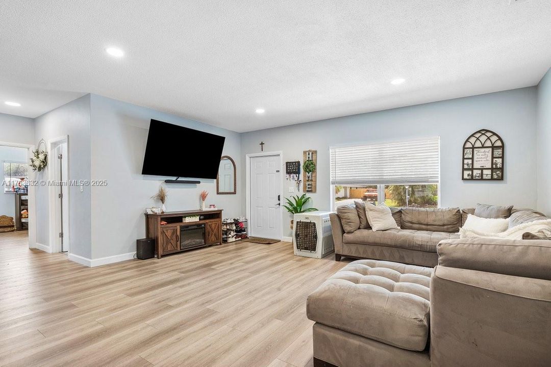 Vendido Recientemente: $565,000 (3 camas, 1 baños, 1446 Pies cuadrados)