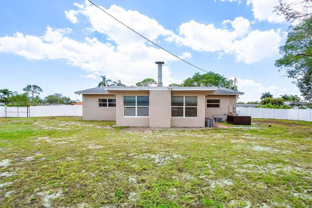 Vendido Recientemente: $565,000 (3 camas, 1 baños, 1446 Pies cuadrados)