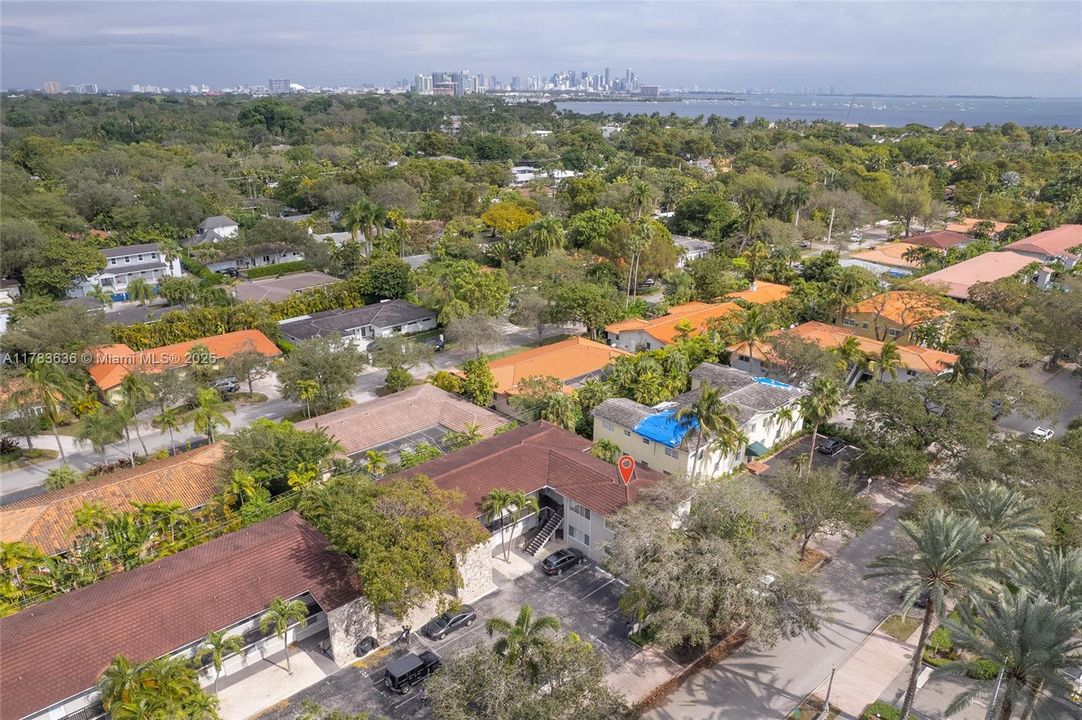 Vendido Recientemente: $415,000 (2 camas, 2 baños, 899 Pies cuadrados)