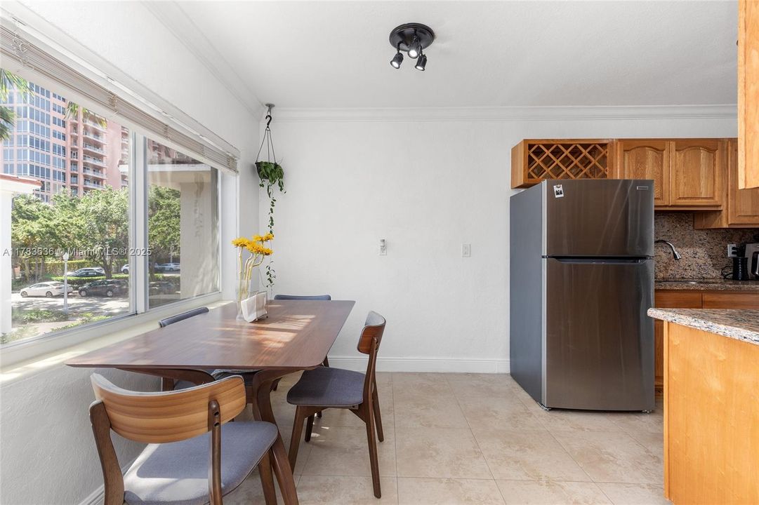 Vendido Recientemente: $415,000 (2 camas, 2 baños, 899 Pies cuadrados)